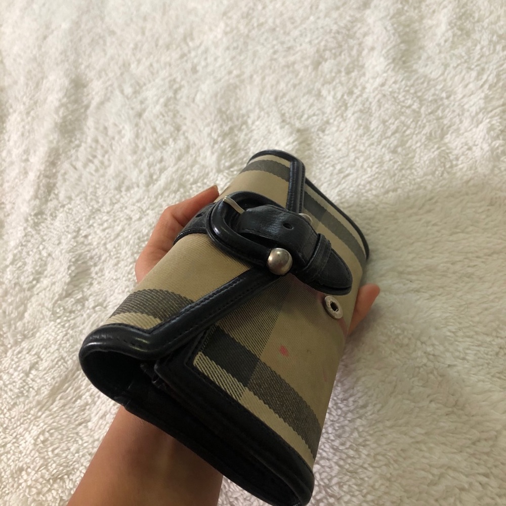 Authentic Burberry Large Wallet - Picture 4 of 7